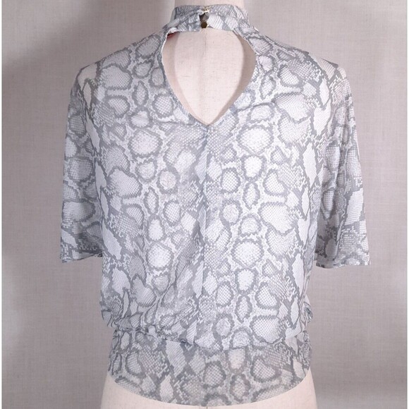 Jennifer Lopez Top SZ X-Small Gray Snakeskin Pleated Neckline Flutter Sleeve Y2K - Picture 4 of 13